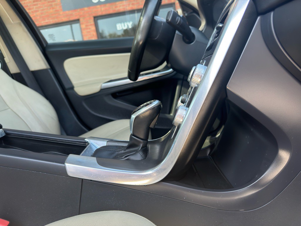 2016 Volvo S60 Image 41