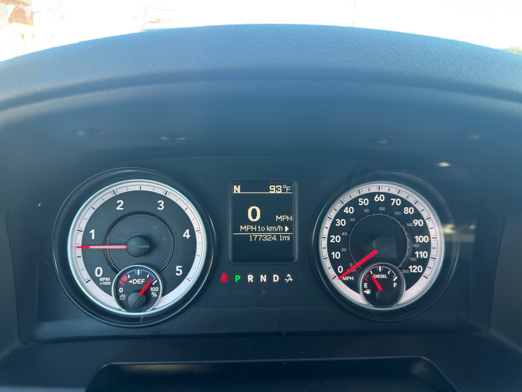 2015 RAM 3500 Image 25