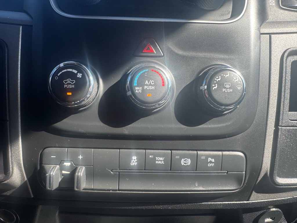 2015 RAM 3500 Image 27