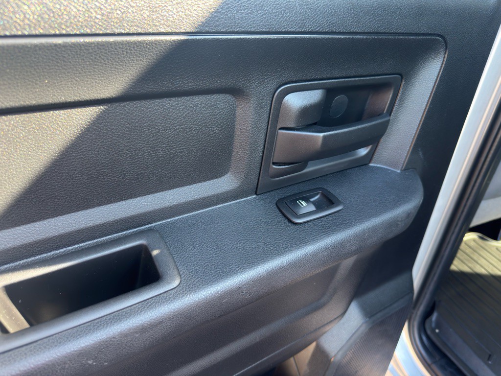 2015 RAM 3500 Image 32