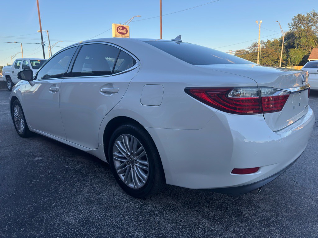 2014 Lexus ES Image 5