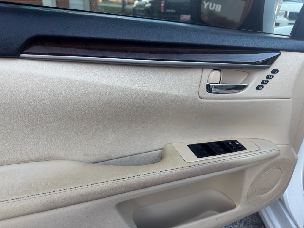 2014 Lexus ES Image 11