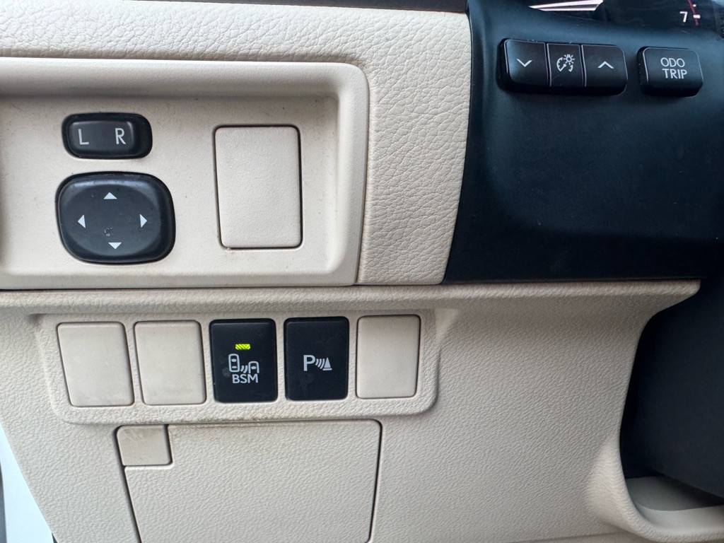 2014 Lexus ES Image 13
