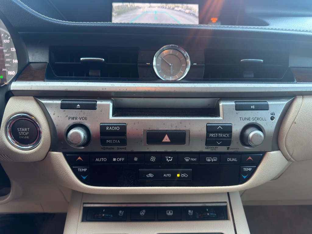 2014 Lexus ES Image 20