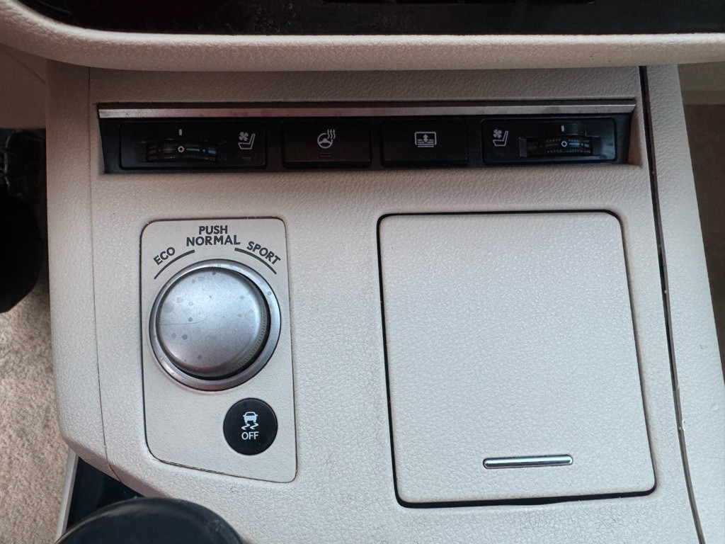 2014 Lexus ES Image 21