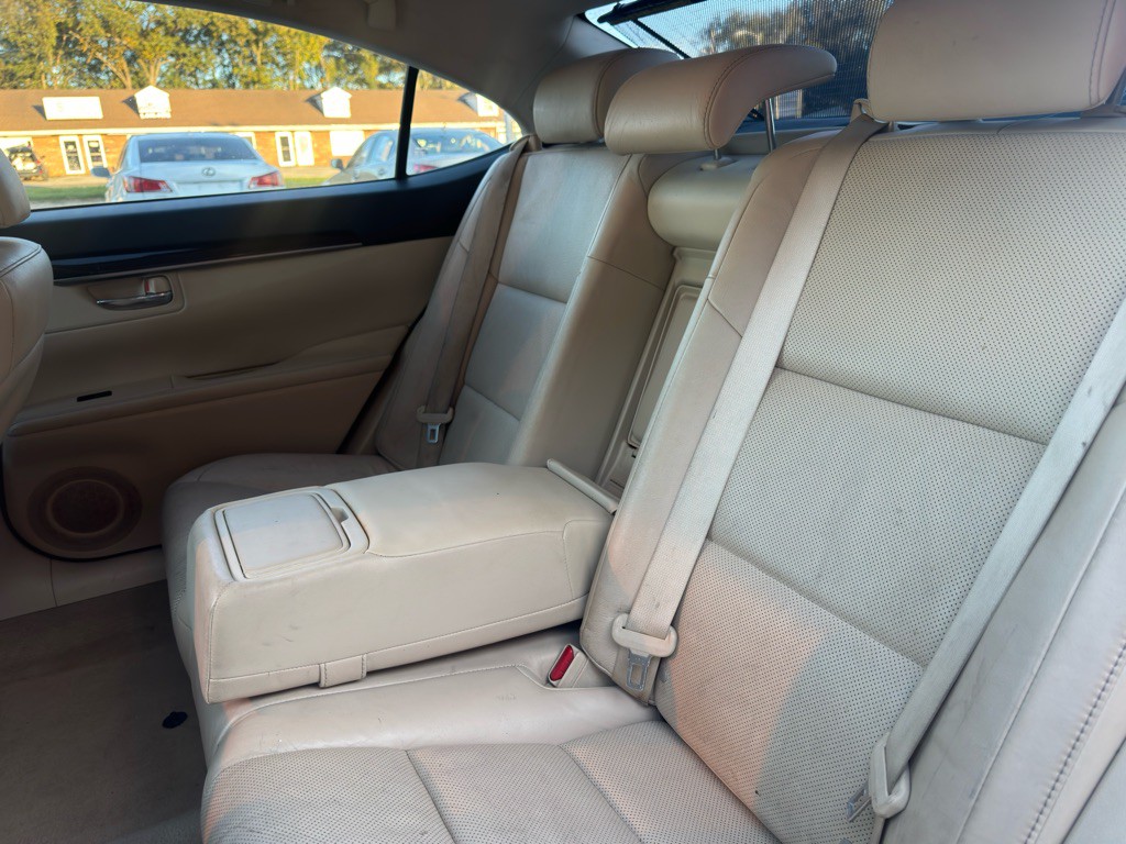 2014 Lexus ES Image 31