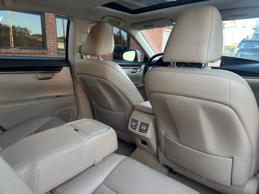 2014 Lexus ES Image 39