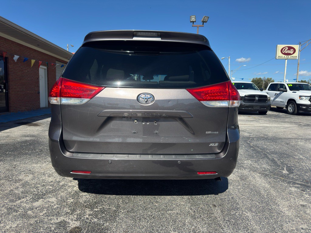2012 Toyota Sienna Image 6
