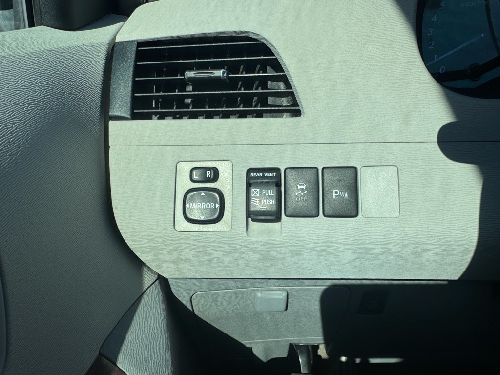 2012 Toyota Sienna Image 12