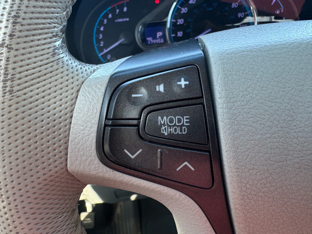 2012 Toyota Sienna Image 14