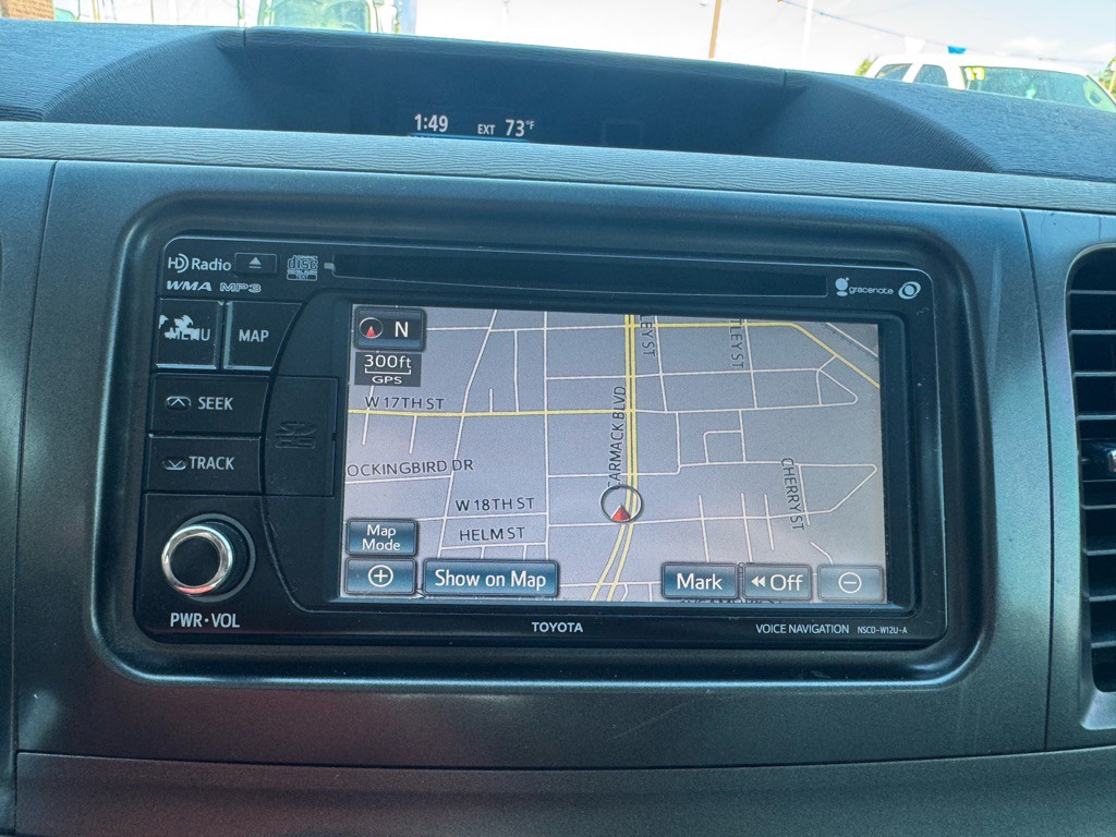 2012 Toyota Sienna Image 17