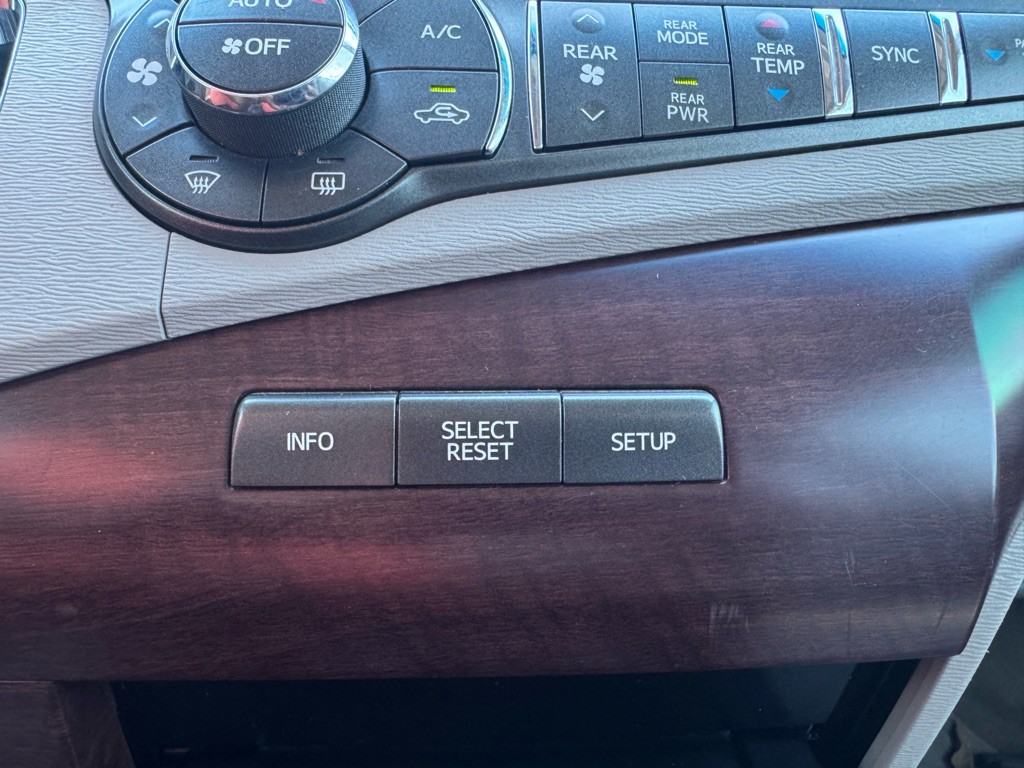 2012 Toyota Sienna Image 20