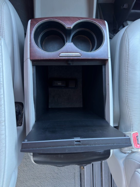 2012 Toyota Sienna Image 24