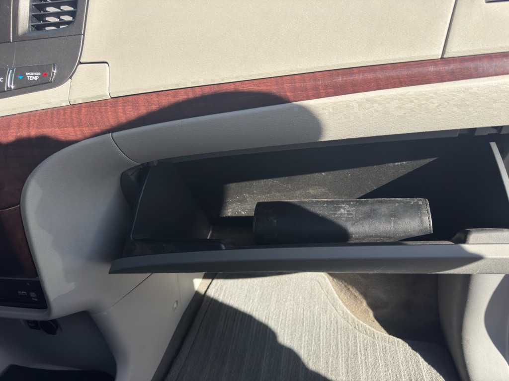 2012 Toyota Sienna Image 35