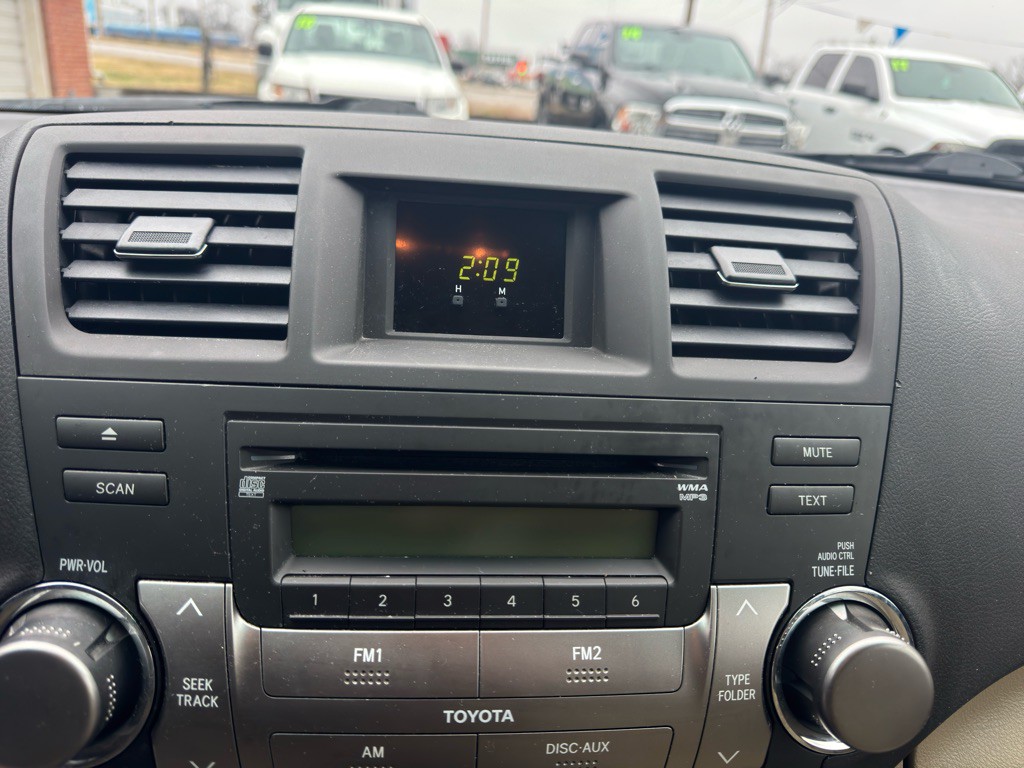 2010 Toyota Highlander Image 14