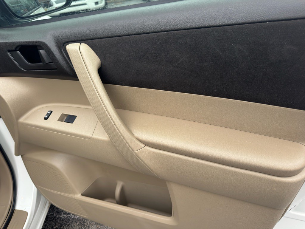 2010 Toyota Highlander Image 28