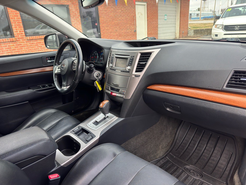 2013 Subaru Outback Image 39
