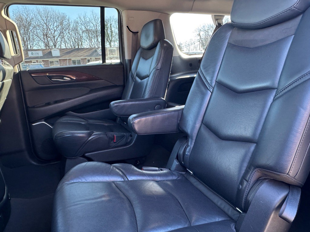 2018 Cadillac Escalade Image 37