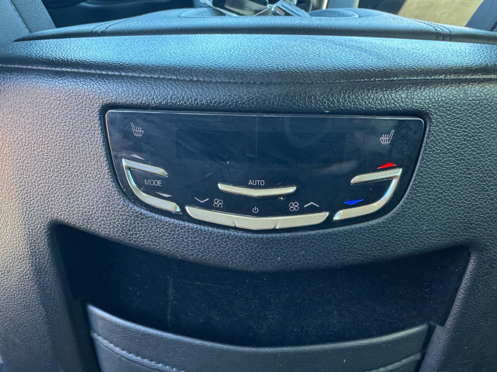 2018 Cadillac Escalade Image 40