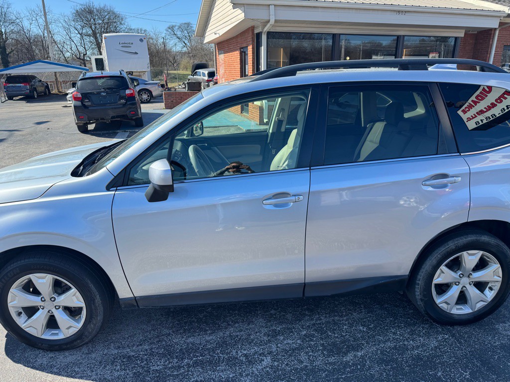 2016 Subaru Forester Image 8