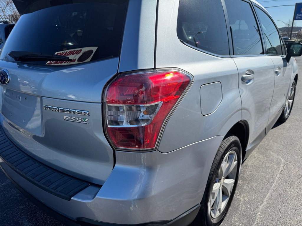 2016 Subaru Forester Image 18