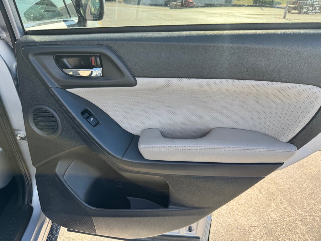 2016 Subaru Forester Image 43