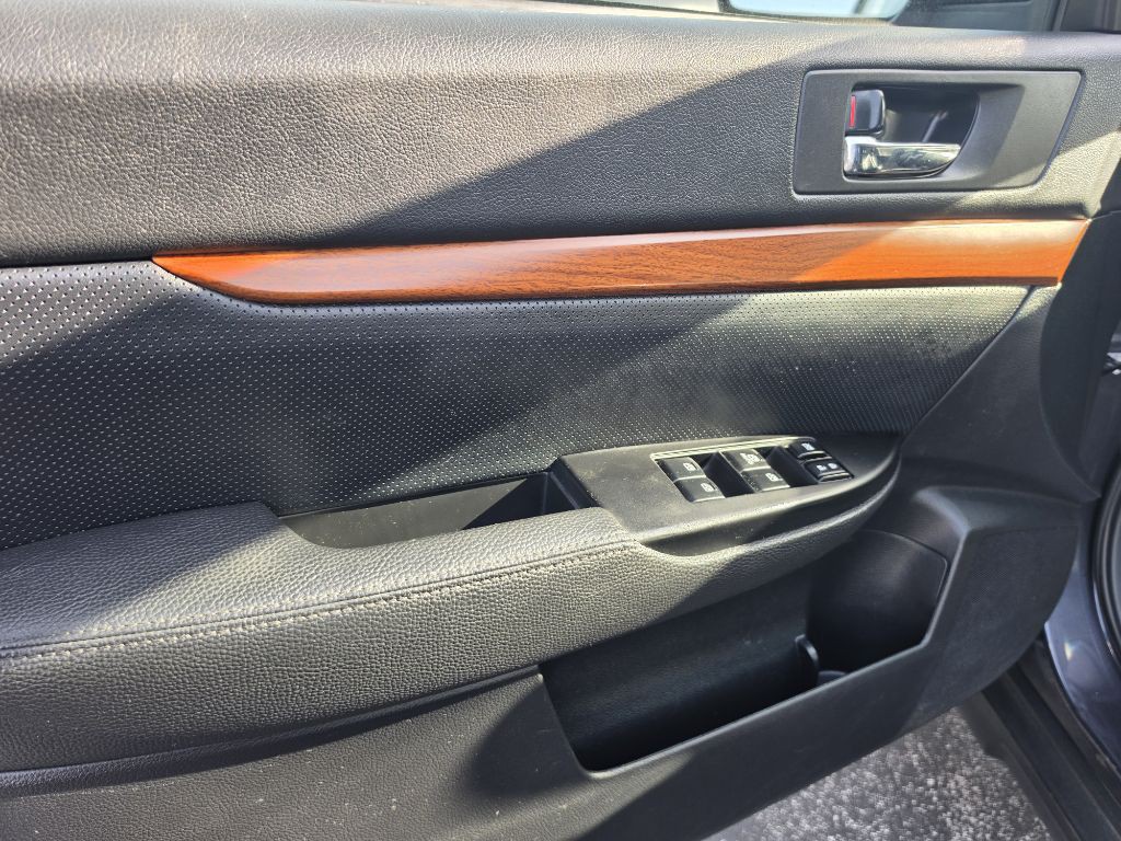 2013 Subaru Outback Image 15