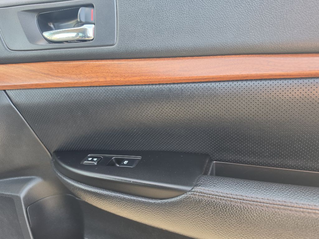 2013 Subaru Outback Image 26