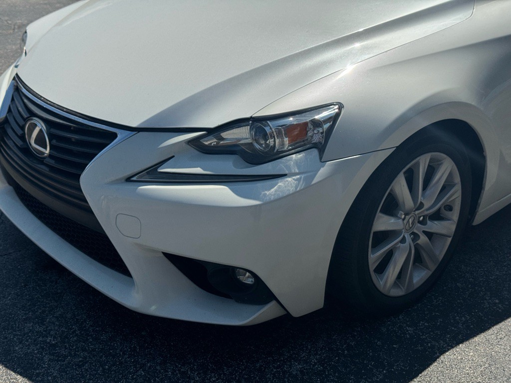 2015 Lexus IS Image 3