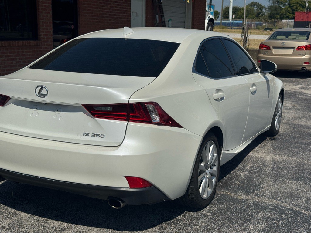 2015 Lexus IS Image 8