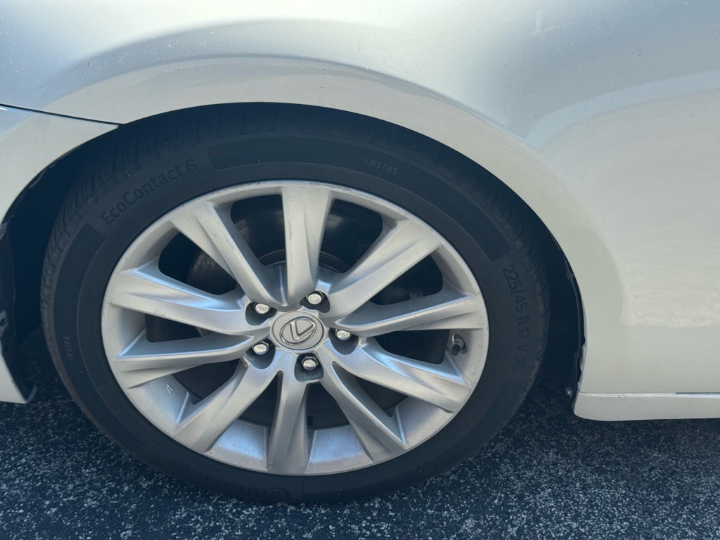 2015 Lexus IS Image 11