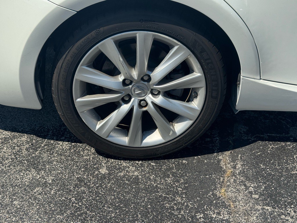 2015 Lexus IS Image 13