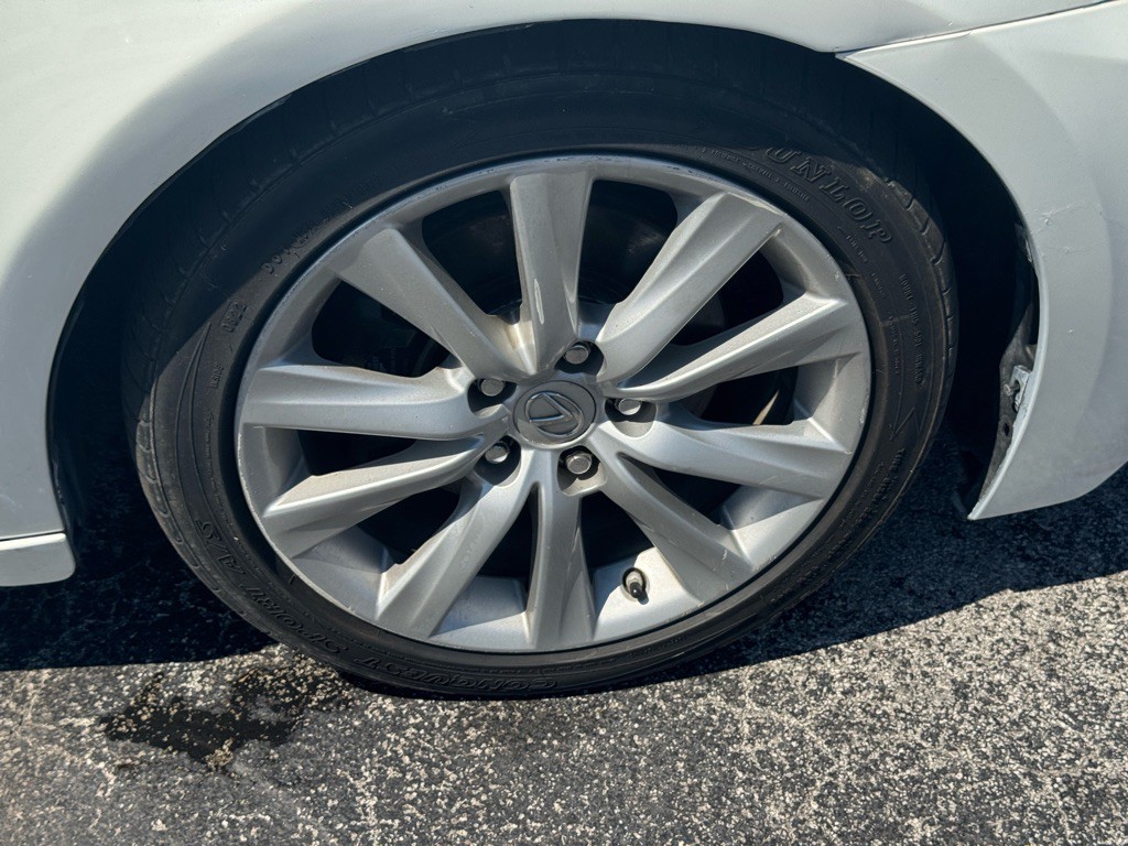 2015 Lexus IS Image 14