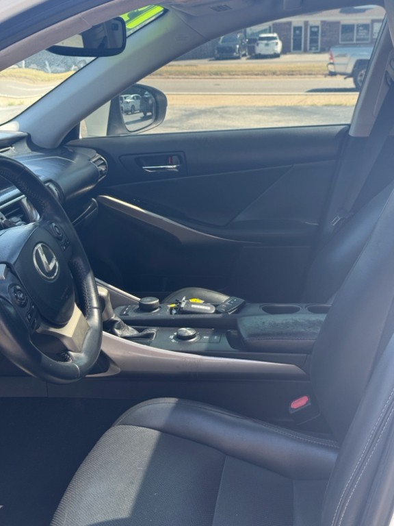 2015 Lexus IS Image 16