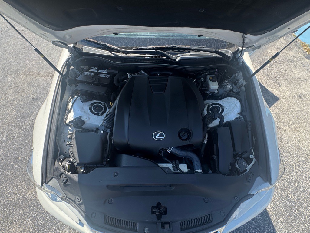 2015 Lexus IS Image 36