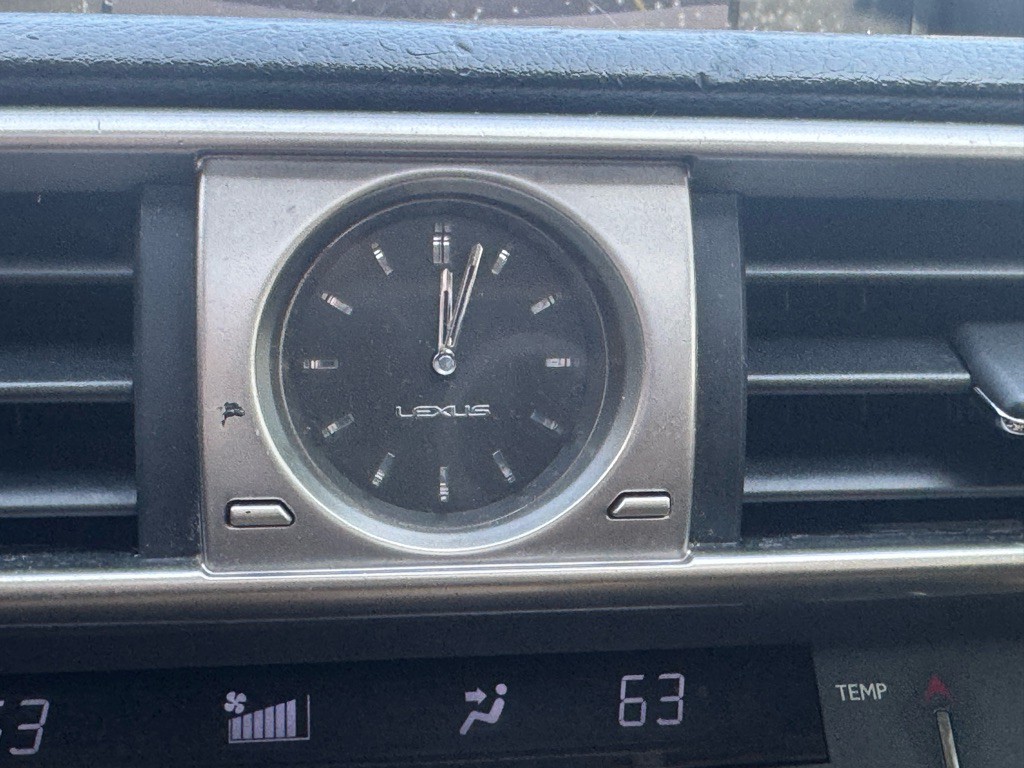 2015 Lexus IS Image 38
