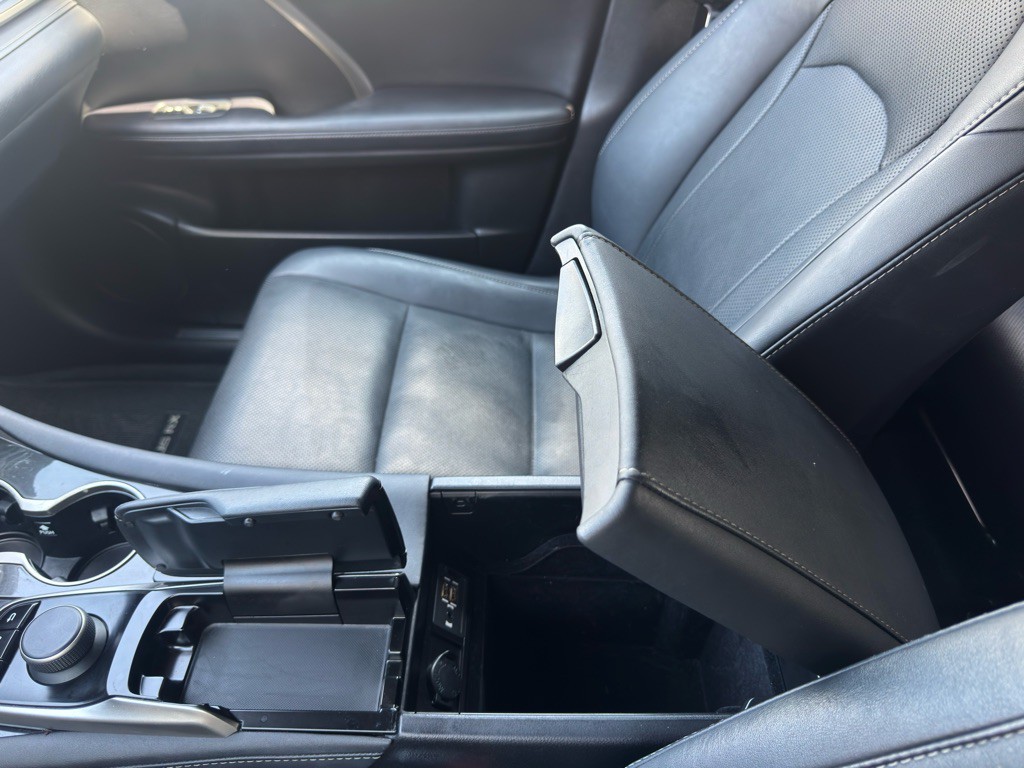 2016 Lexus RX Image 16