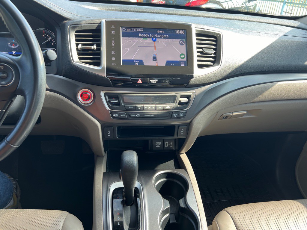 2017 Honda Ridgeline Image 36