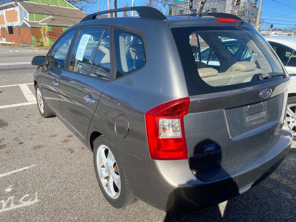 2009 Kia Rondo Image 4