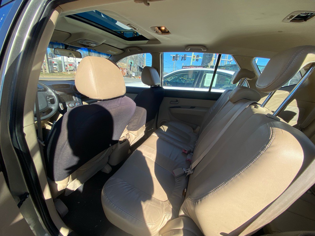 2009 Kia Rondo Image 6
