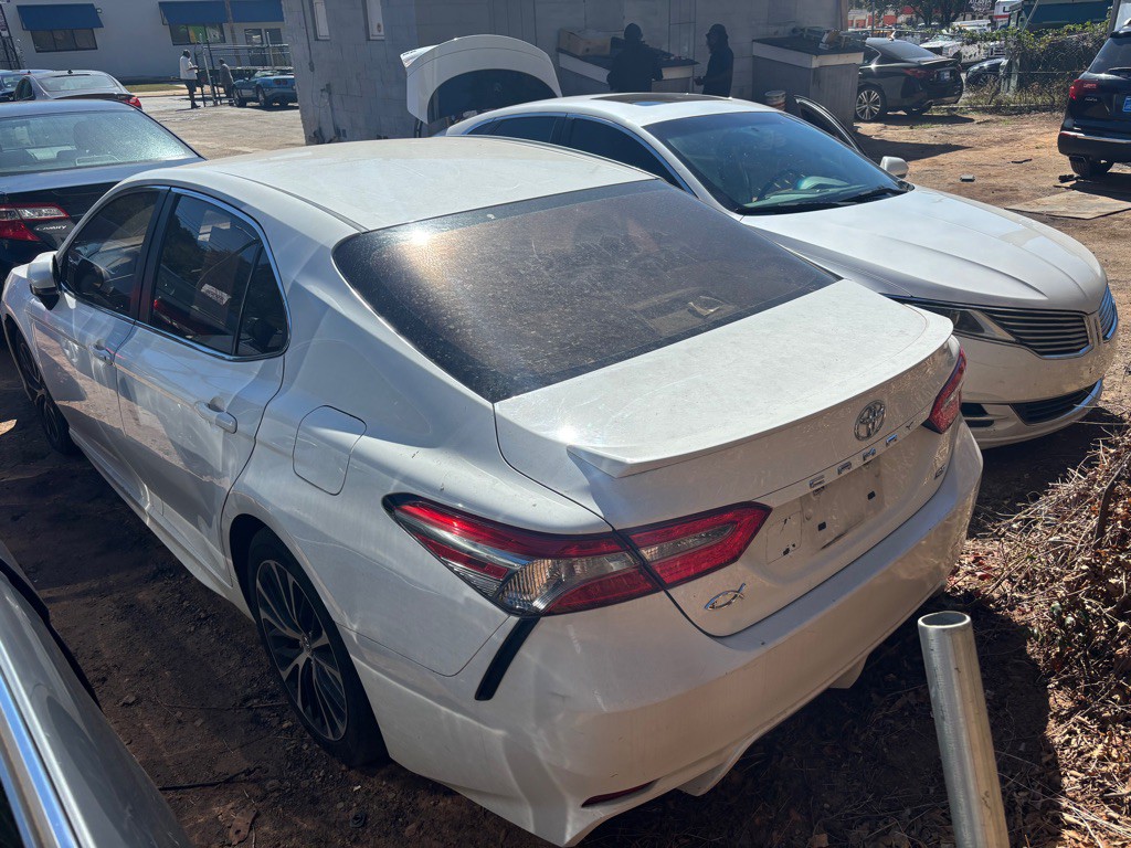 2018 Toyota Camry Image 2