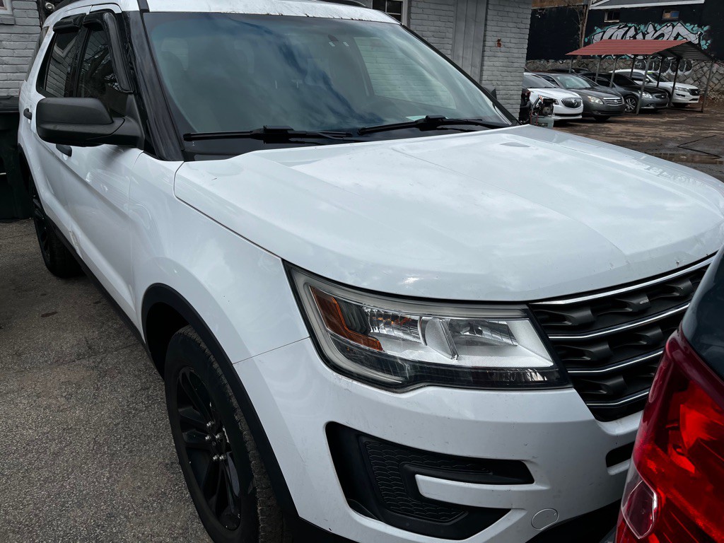 2016 Ford Explorer Image 2