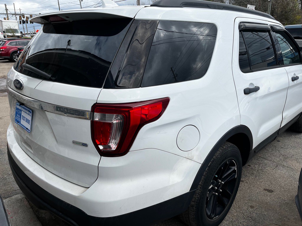 2016 Ford Explorer Image 3