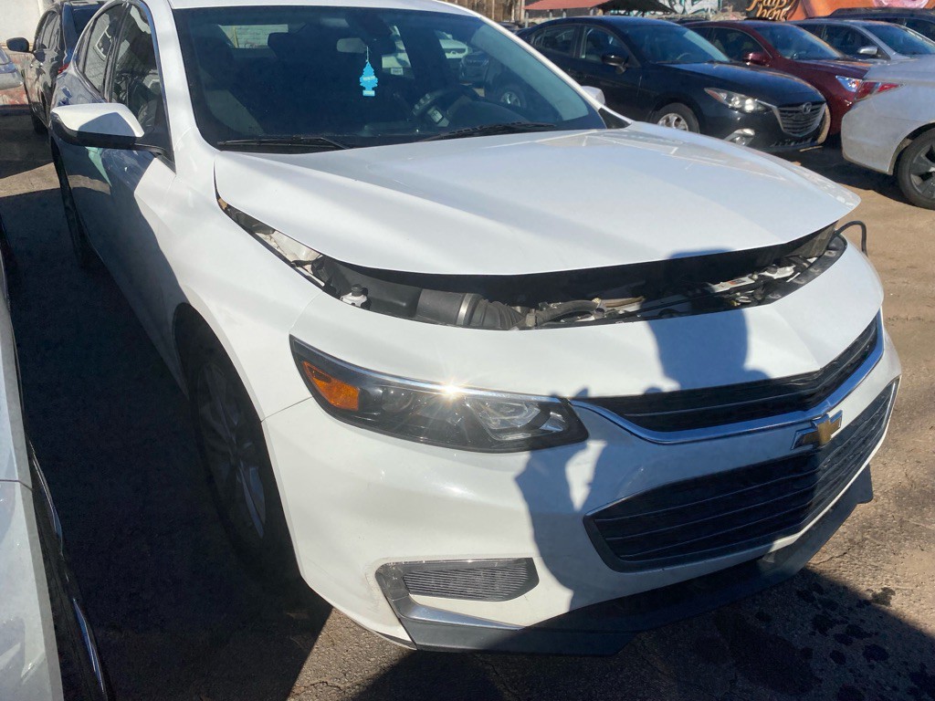 2017 Chevrolet Malibu Image 2