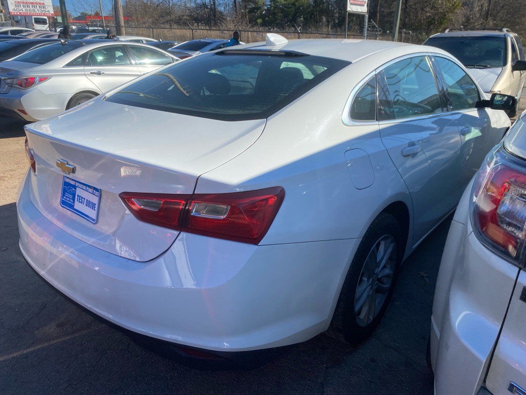 2017 Chevrolet Malibu Image 4