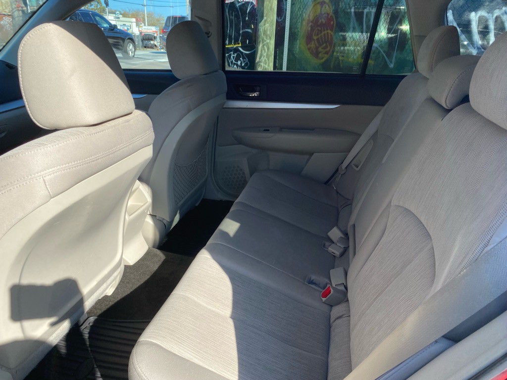 2013 Subaru Outback Image 6