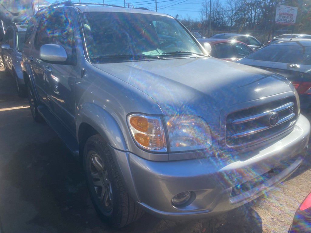 2003 Toyota Sequoia Image 2