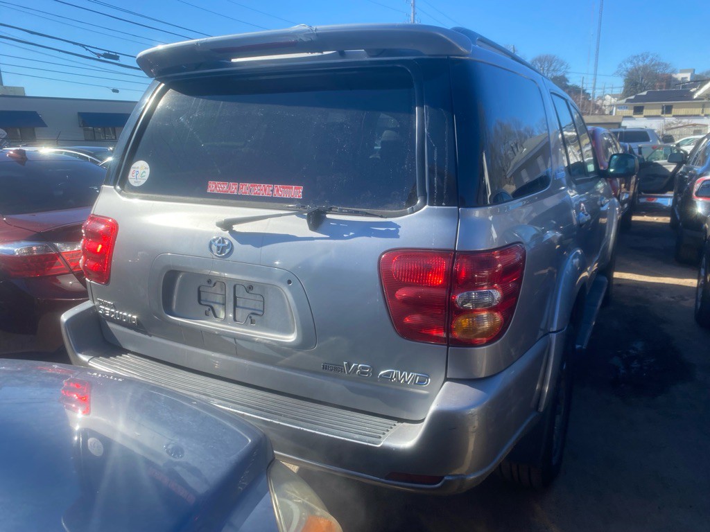 2003 Toyota Sequoia Image 3
