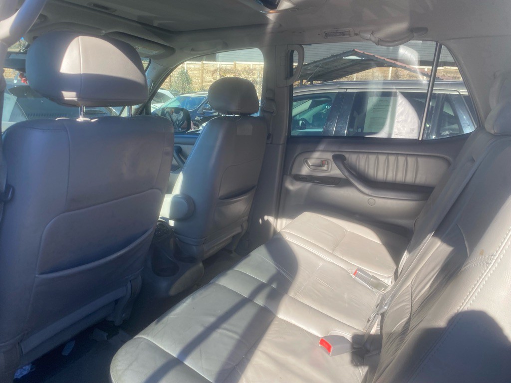 2003 Toyota Sequoia Image 5