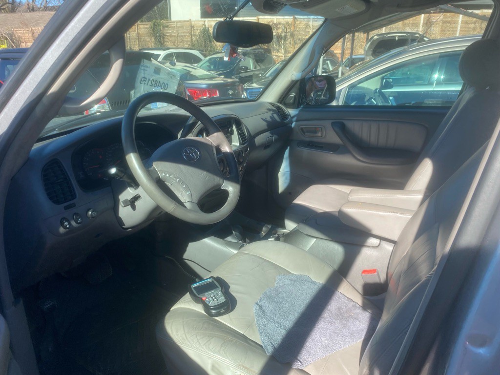 2003 Toyota Sequoia Image 6